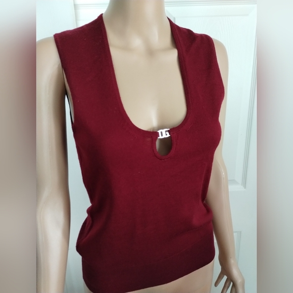 Dolce and Gabanna Sleevless Virgin Wool Top - Picture 2 of 13